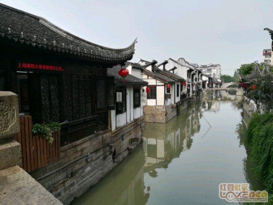 逃离阴暗的房屋